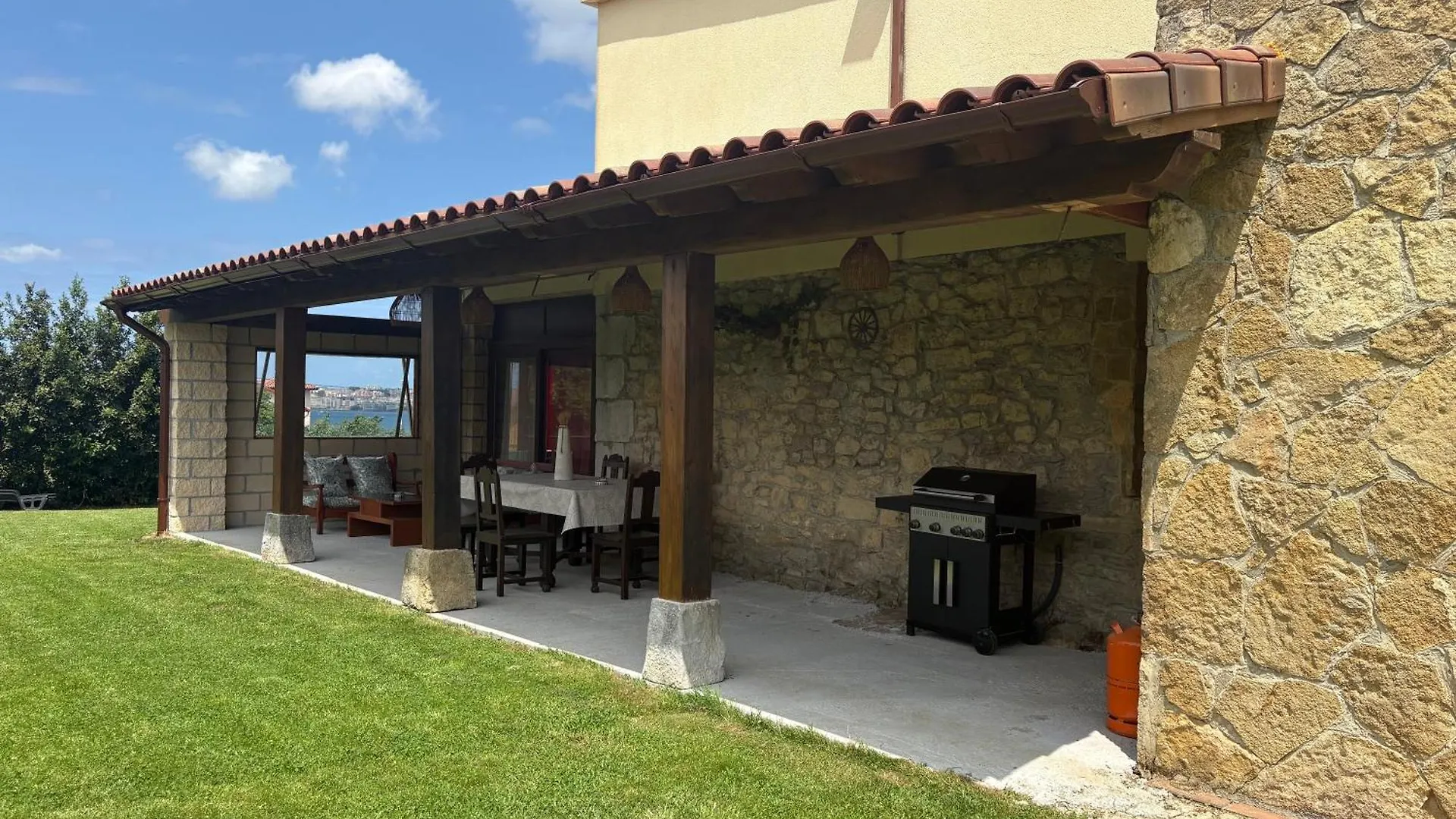 Luminosa Casa En Pedrena Apartment